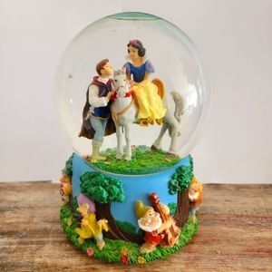 Disney's Snow White & The Prince Musical Snow Globe "I Love You Truly" by Enesco